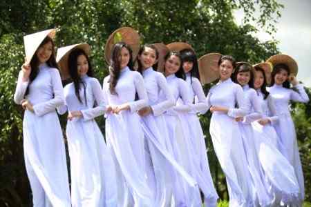 Tinh khôi áo dài trắng nữ sinh