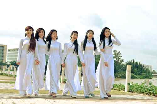 Tinh khôi áo dài trắng nữ sinh