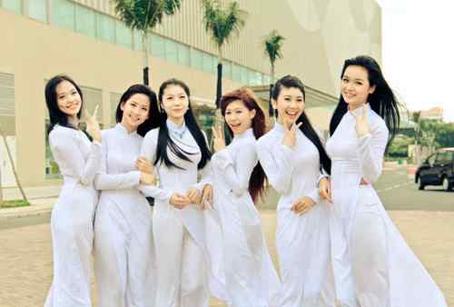 Tinh khôi áo dài trắng nữ sinh