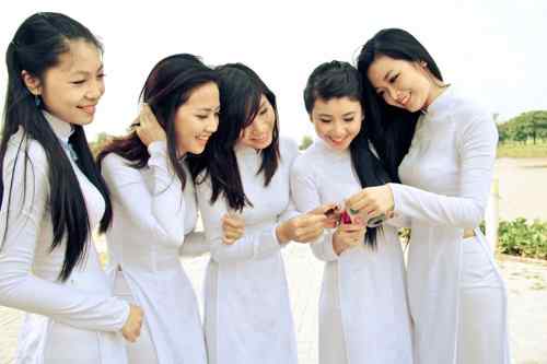 Tinh khôi áo dài trắng nữ sinh