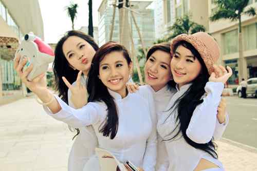 Tinh khôi áo dài trắng nữ sinh
